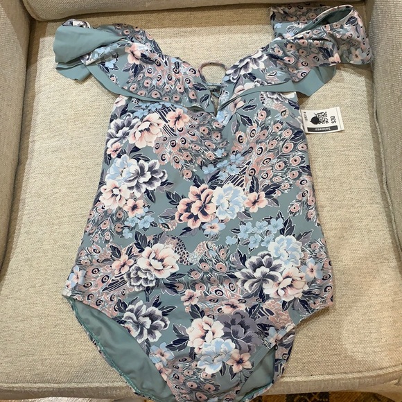 Ambrielle Textured One Piece Size XXL main image 1